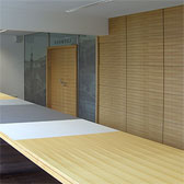 gemeindeamt lermoos Planung: Architekturbüro Walch  _ Möblierung Sitzungszimmer _ Innentüren _ heimische Kirsche kombiniert mit MAX in verschiedenen Grautönen _ Glastrennwand